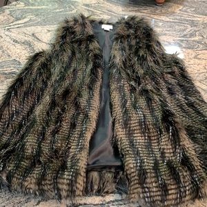Chico’s faux fur white, brown, and taupe vest. Mint condition! Great for fall